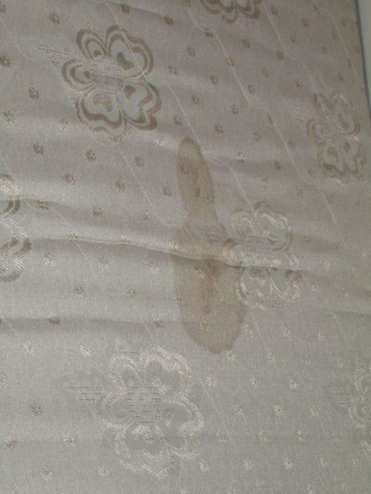 Flecken auf Matratzen Hotel Glarus Beach