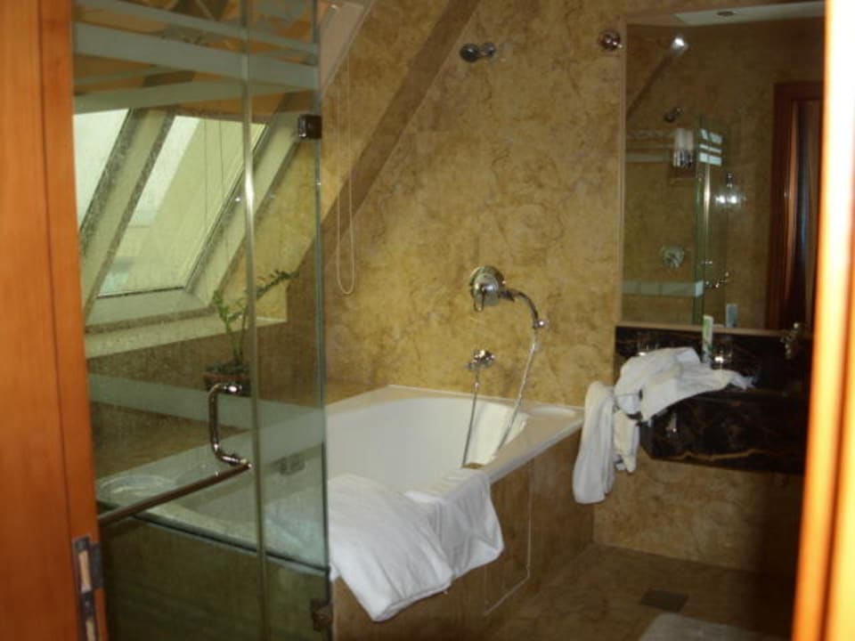 Geräumiges Bad Al Raha Beach Resort & Spa