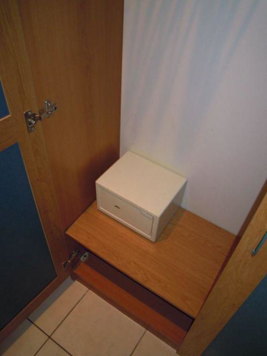 Tresor im wackeligen Kleiderschrank Hotel Aslan City Kleopatra