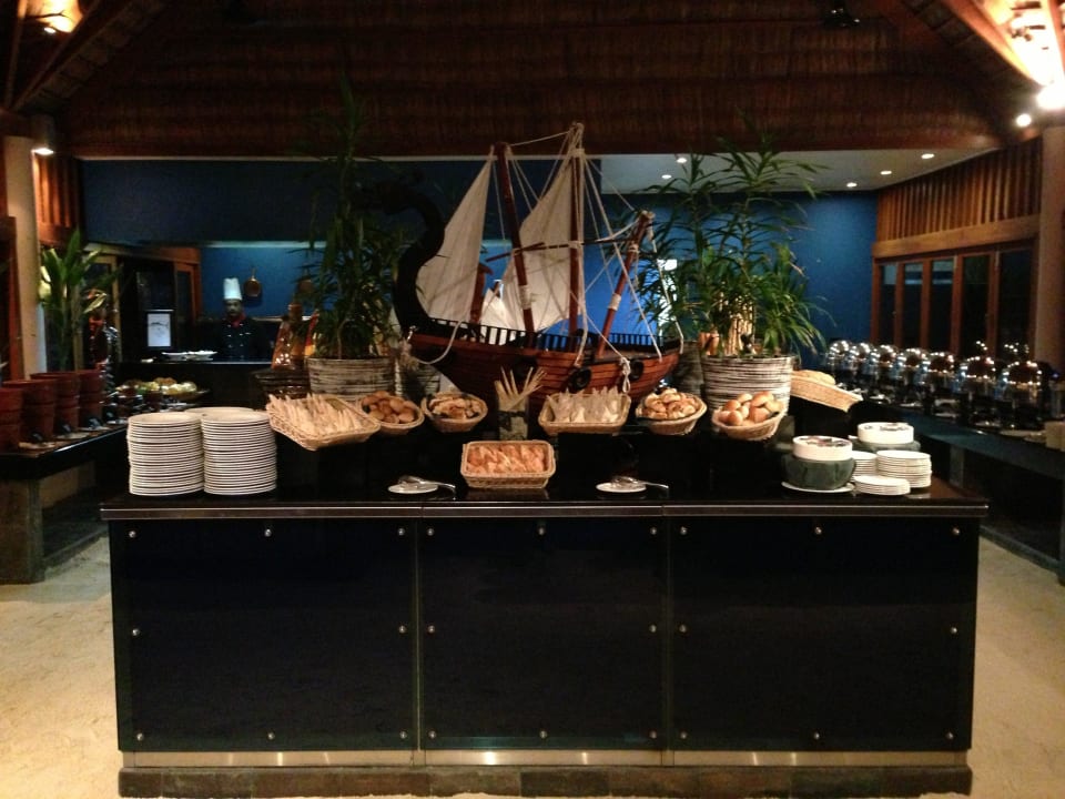 Buffet Veligandu Maldives Resort Island