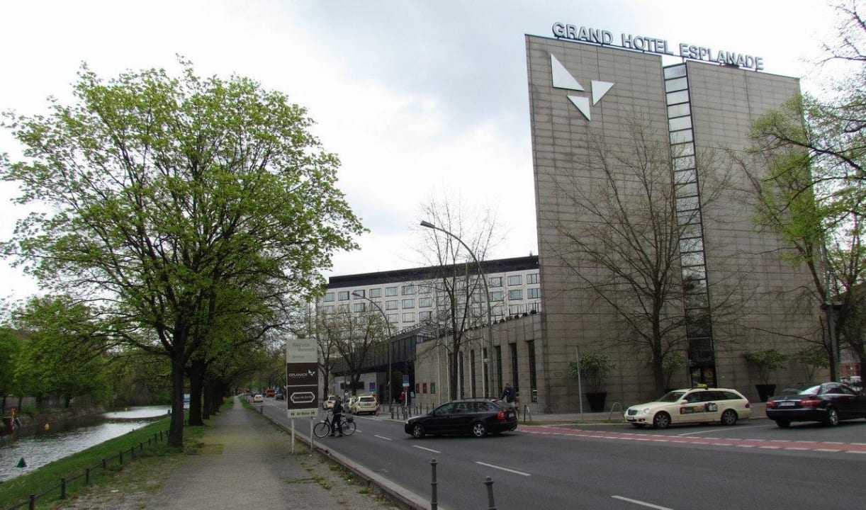 Street view Sheraton Berlin Grand Hotel Esplanade