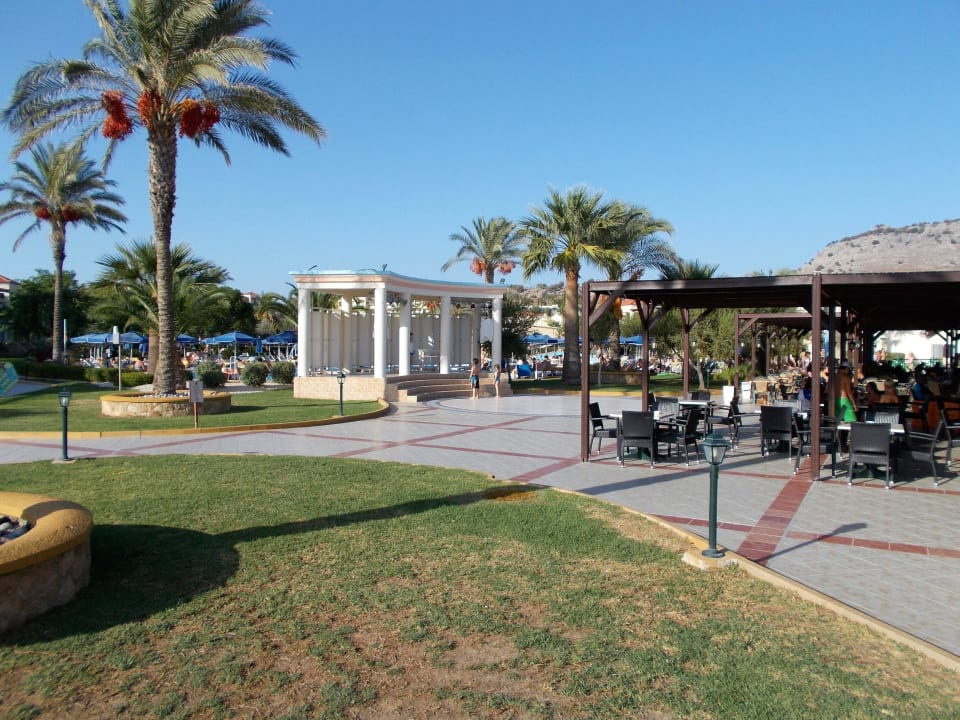 Snackbarbereich mit 2. Bühne Lindos Princess Beach Resort & Spa