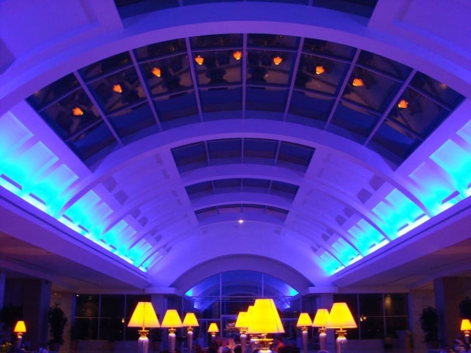 Lobby am Abend Hotel Miracle Resort