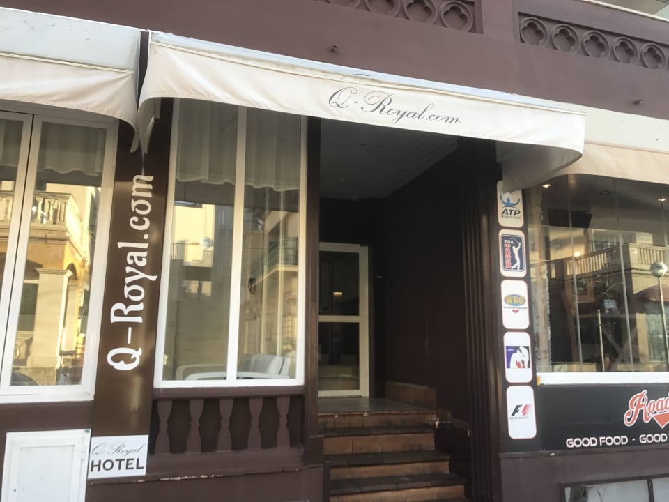 Hoteleingang Hotel Q Royal