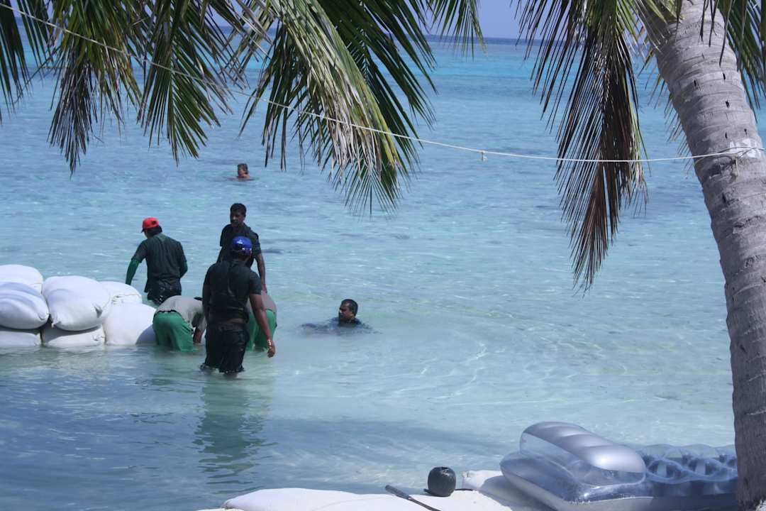 Malediver bei der Arbeit Summer Island Maldives
