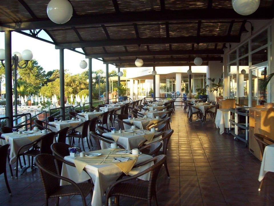 Restaurantterrasse PortoBay Falésia