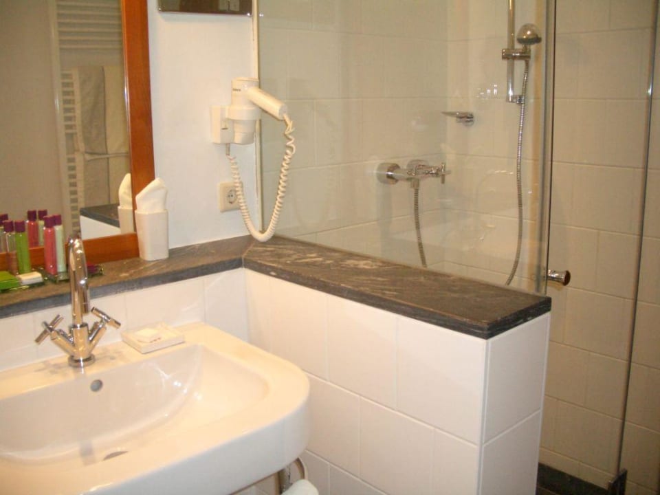 Zimmer. Bad Hotel & Villa Auersperg