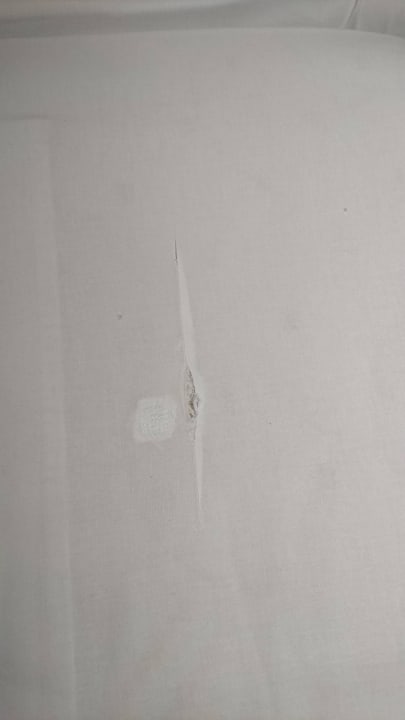 Riss im Bettlaken Hotel Corona