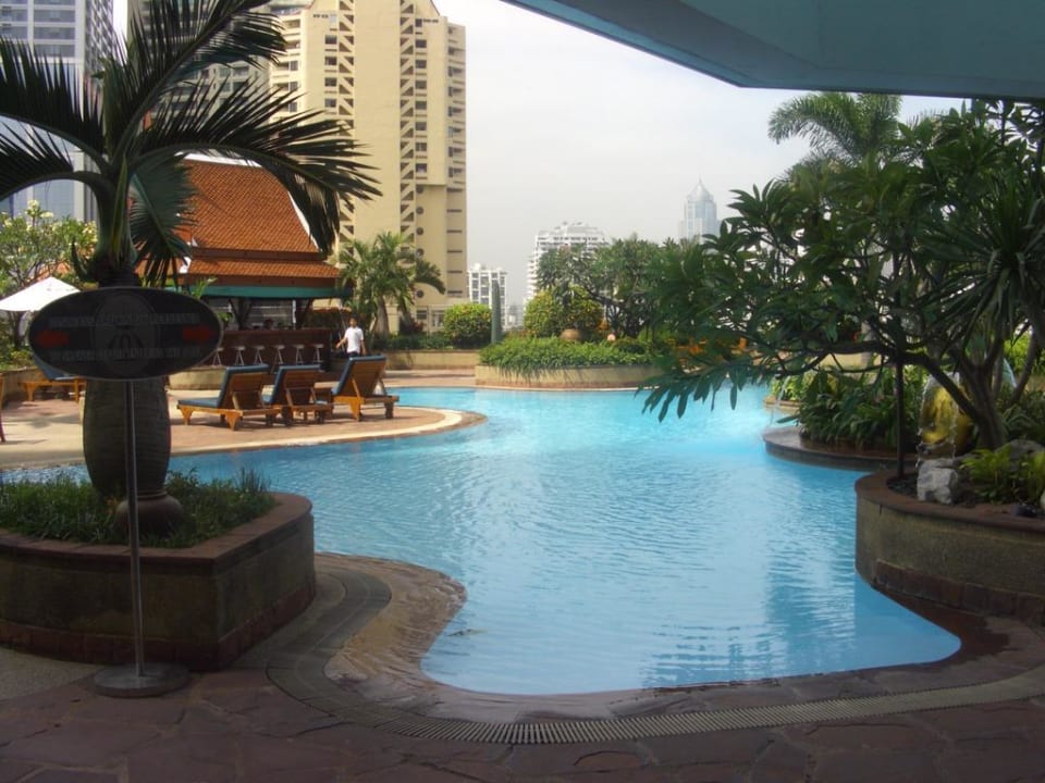 Der Pool in der 11. Etage  Hotel Windsor Suites & Convention