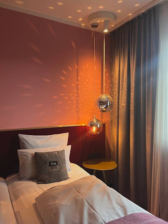Zimmer Holiday Inn - the niu, Loco Munich North