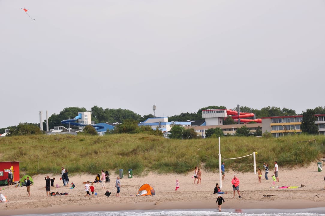 Blick vom Strand auf die Anlage Ferienwohnungen Ferienpark Weissenhäuser Strand