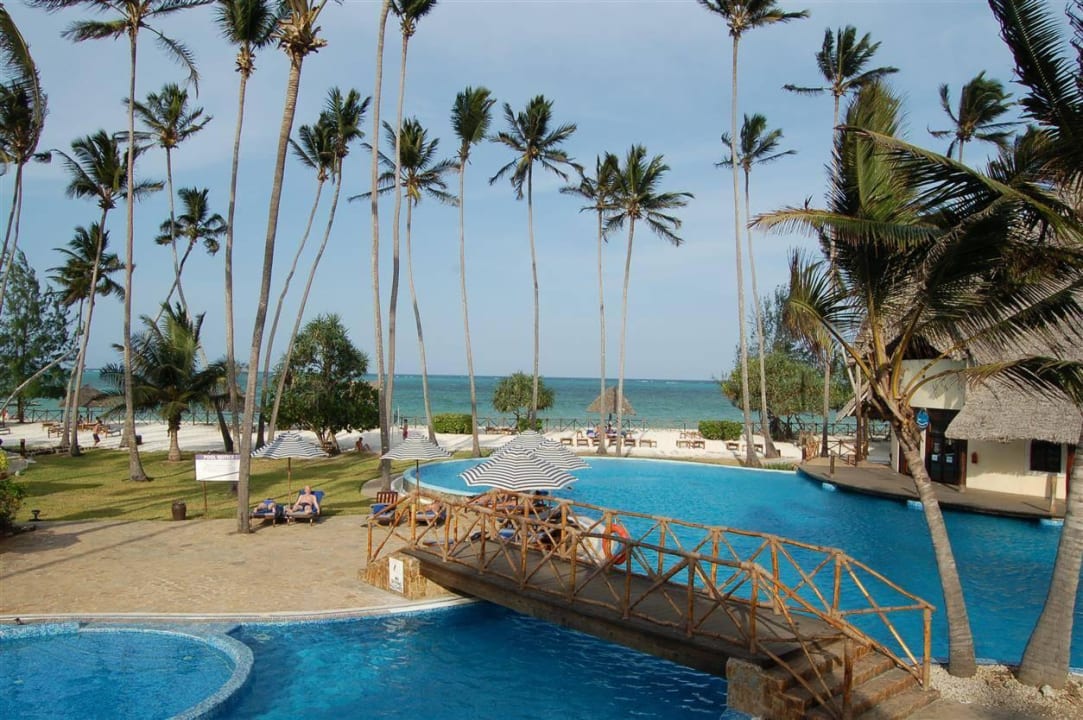 Traumhafte Poolanlage mit Blick auf das Meer Ocean Paradise Resort & Spa