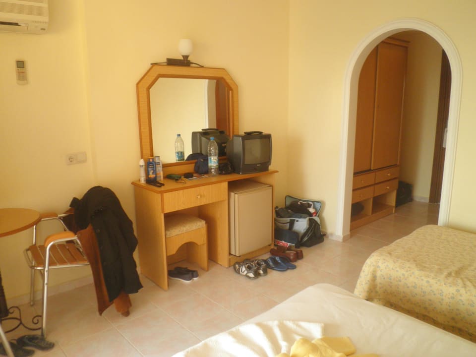 Minibar und Spiegelschrank Saphir Hotel & Villas