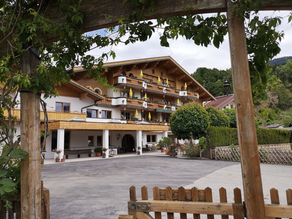 "Furtherwirt vom Teich aus..." Familotel Landgut Furtherwirt (Kirchdorf