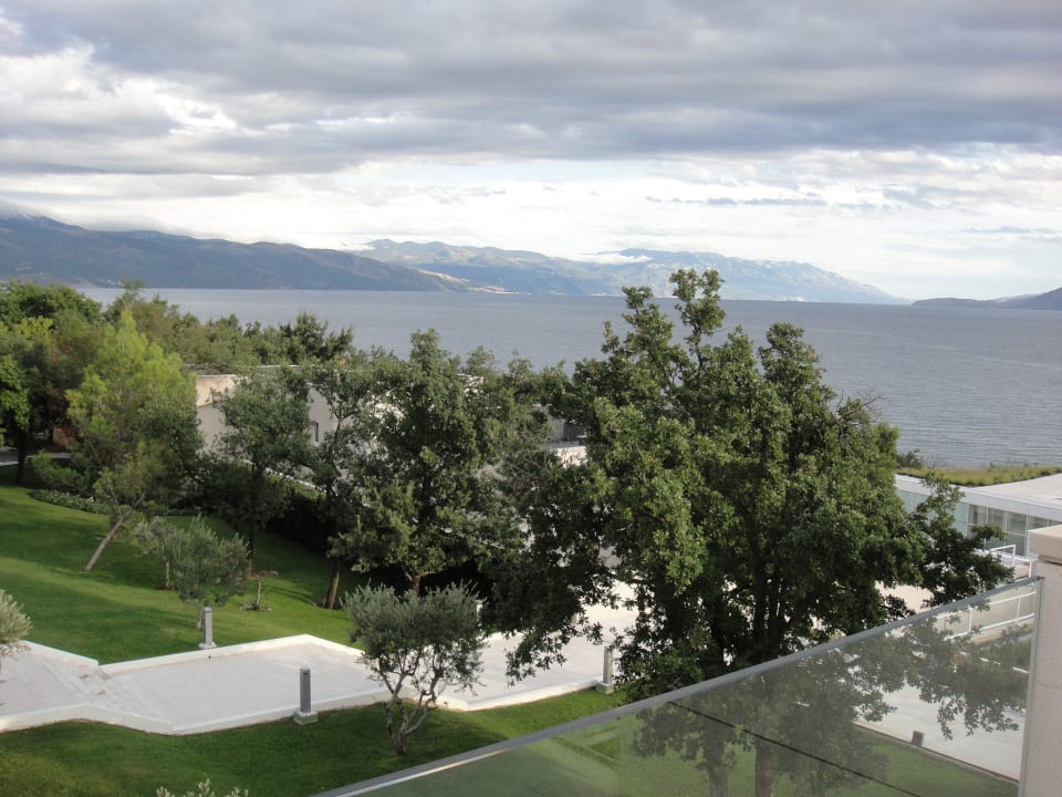 Treppe vom Pool Richtung Strand Wyndham Grand Novi Vinodolski Resort - The View & Family Apartments