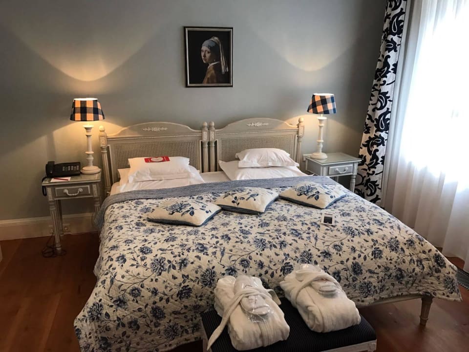 J. Geffecken - Riesiges Bett Hotel Palais Esplanade Hamburg