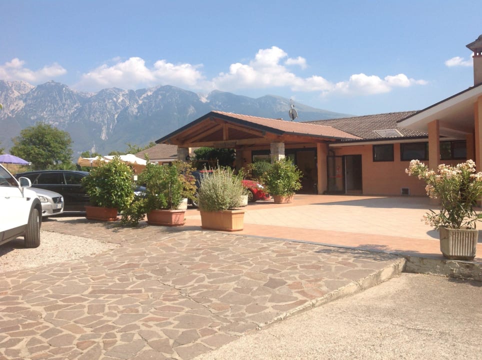 Eingang Park Hotel Zanzanu