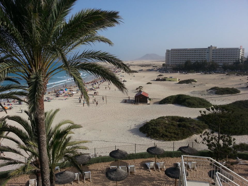 Ausblick vom Balkon auf das Nachbarhotel  Hotel Riu Palace Tres Islas