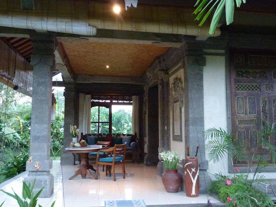 Terrasse vom Bungalow mit DZ Shindu im EG Hotel Alam Shanti