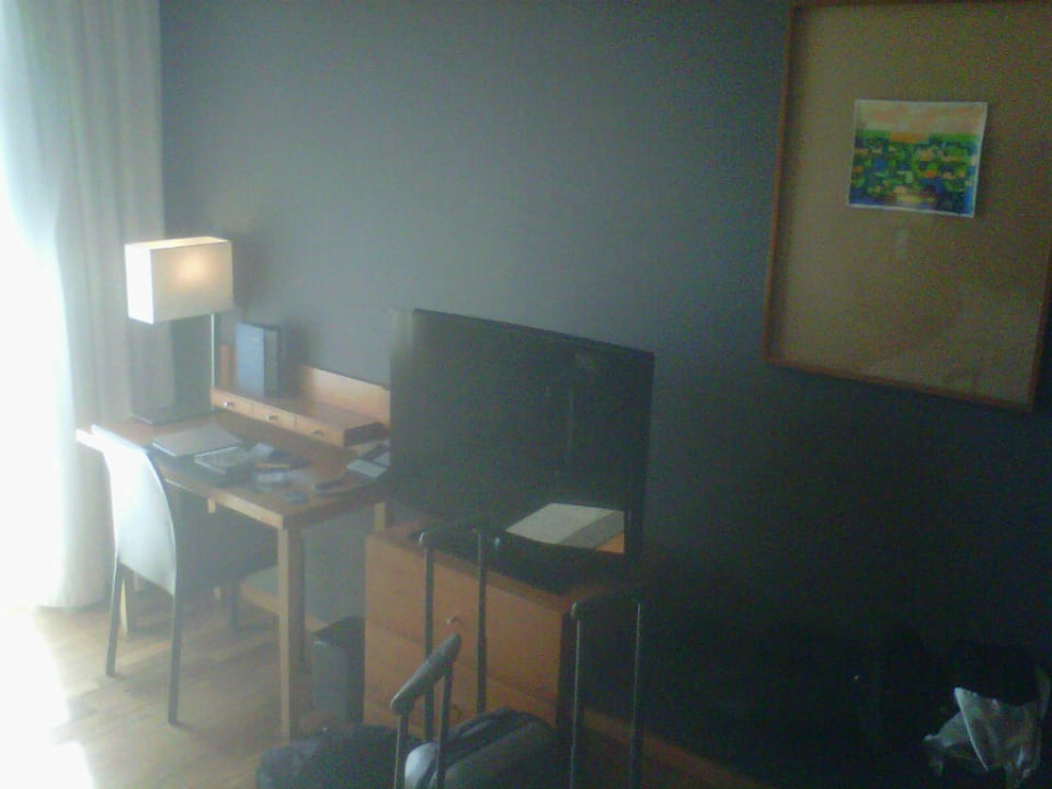 Schreibtisch und TV Hotel Ac Malaga Palacio