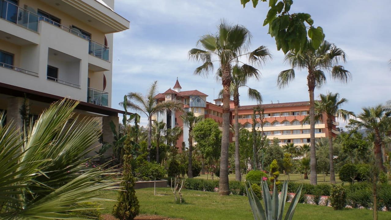 Blick vom Daimond zum Hauptgebäude Saphir Hotel & Villas