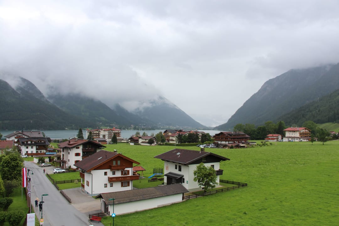 Entspannte Sicht über's Tal Rieser Achensee Resort