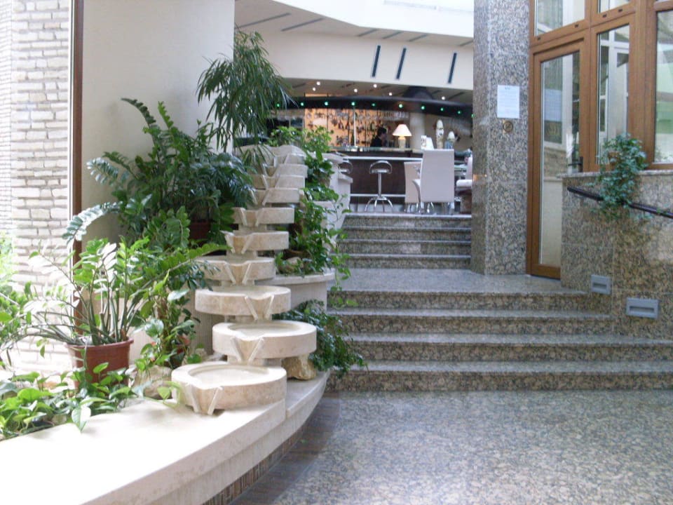 Aufgang in die Bar und in das Cafe NaturMedHotel Carbona