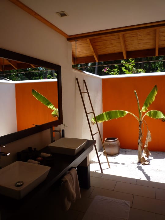 Bad Vilamendhoo Island Resort & Spa