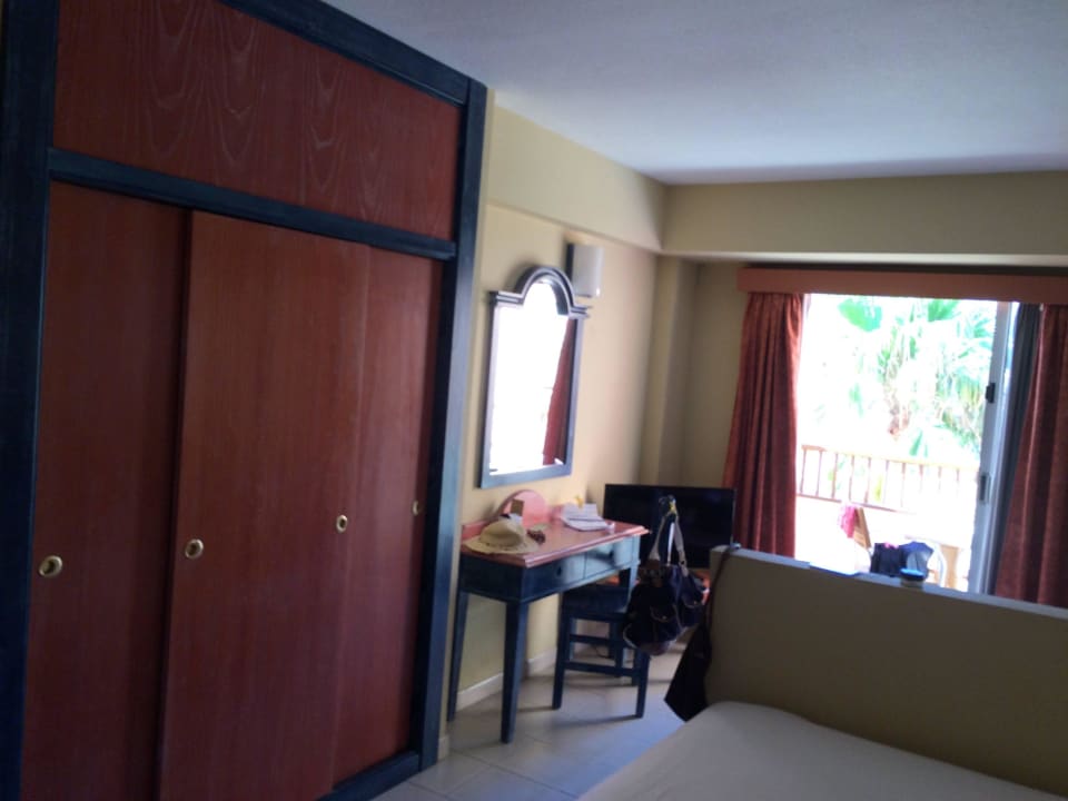 Großer Schrank, genug Platz! HOVIMA Jardin Caleta