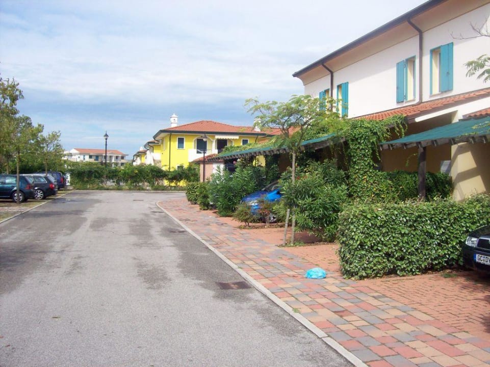 Straße um die Hotelanlage innen Villaggio & Aparthotel Marco Polo