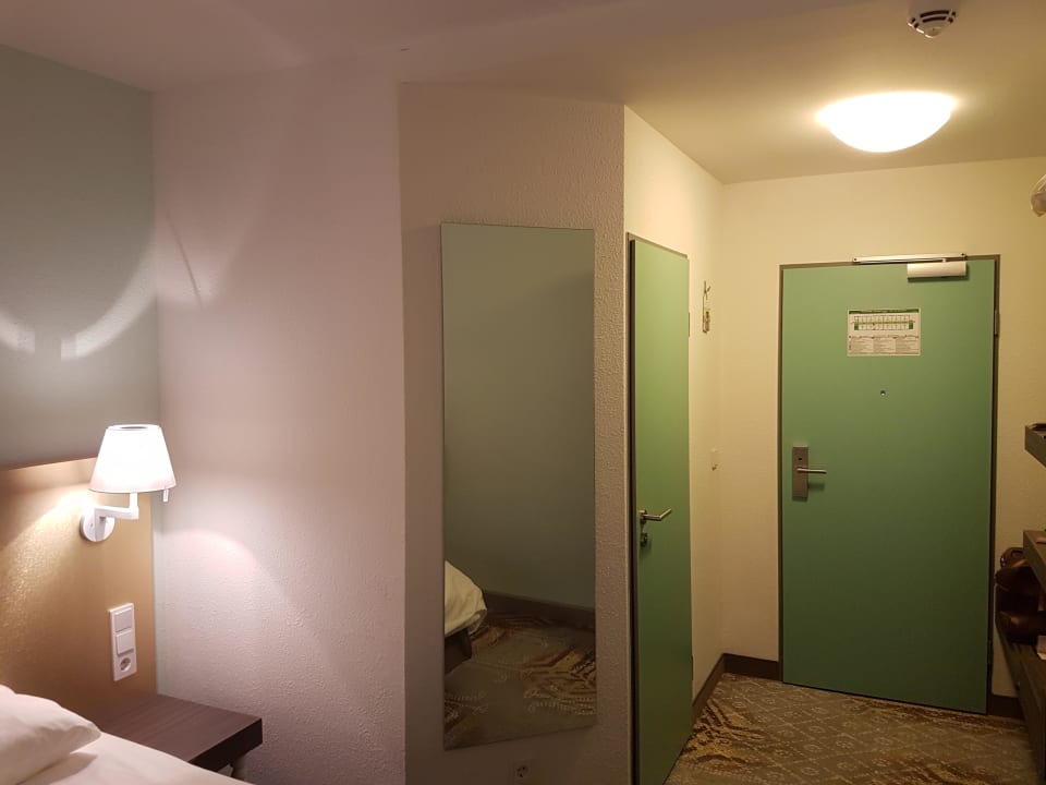 Blick auf die Tür ibis Styles Hotel Speyer