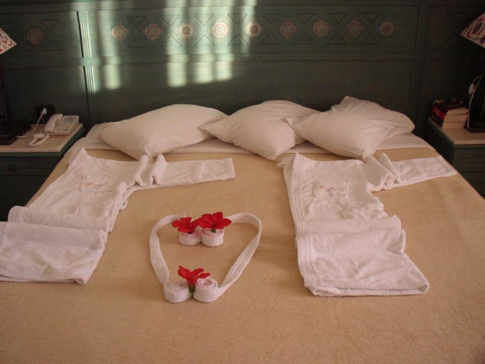 Bademäntel auf dem Bett SUNRISE Royal Makadi Resort