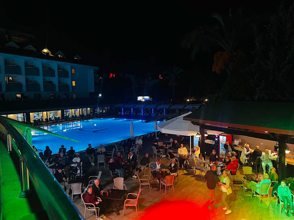 Pool Side Breeze Hotel