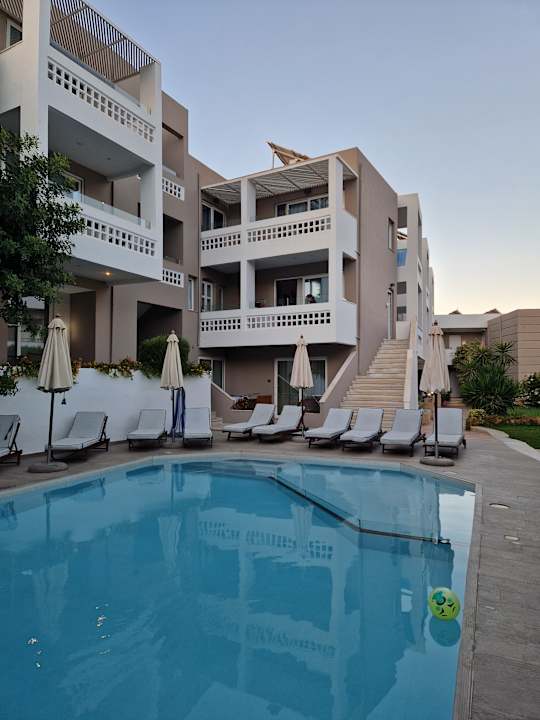 Pool Troulis Apart-Hotel