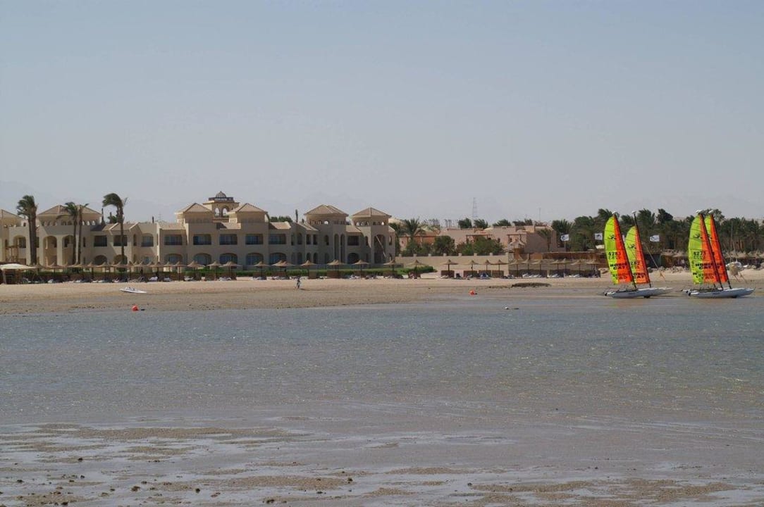 Ebbe, die Katamarane sitzen fest Cleopatra Luxury Resort Makadi Bay