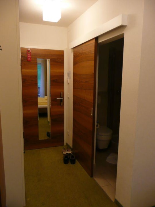 Eingang/ Dusche/ WC Hotel Bacher Asitzstubn