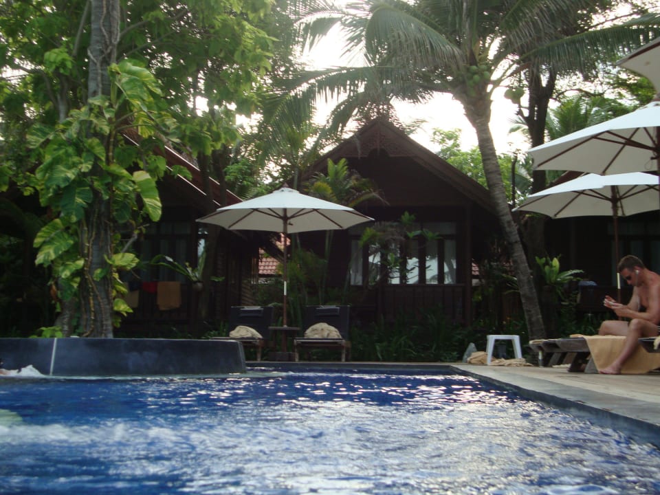 Blick vom Pool auf die Bungalows Samui Paradise Chaweng Beach Resort & Spa