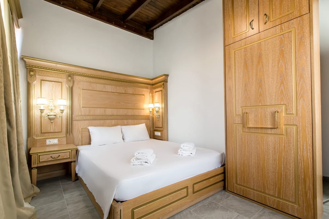 Zimmer Greek Pride Seafront Hotel