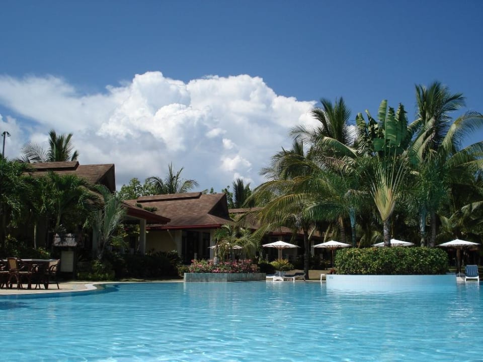 Pool mit Villen Henann Resort