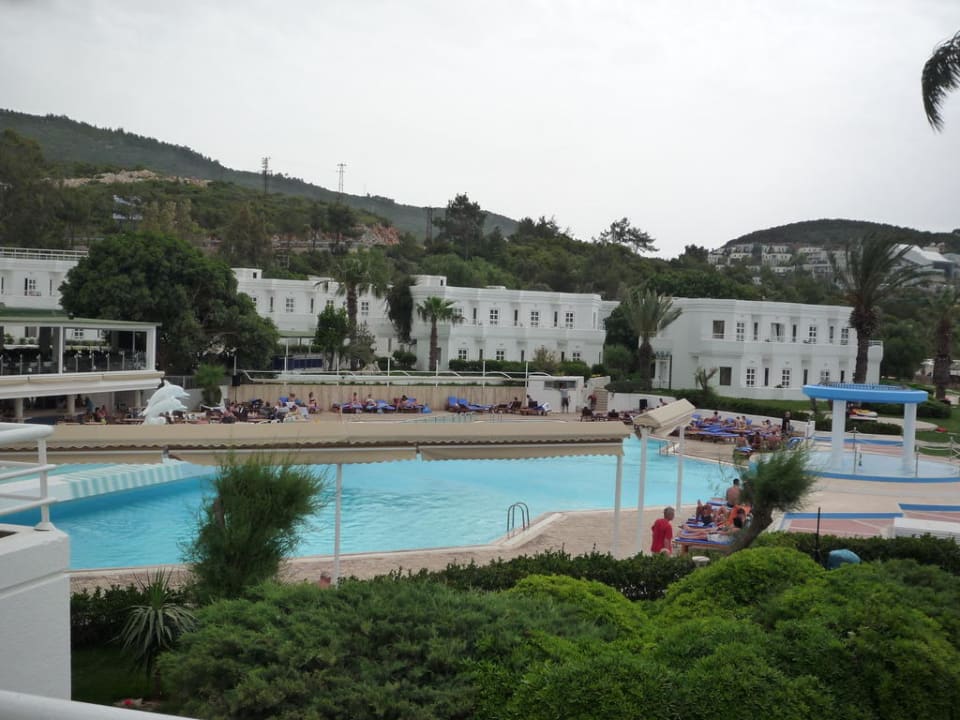 Pool und Hotel NOA Hotels Bodrum Beach Club