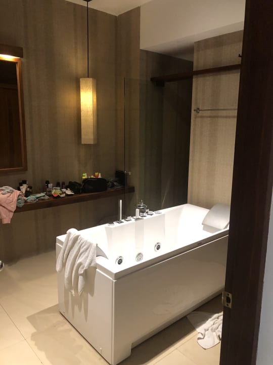 Zimmer Pandanus Beach Resort & Spa