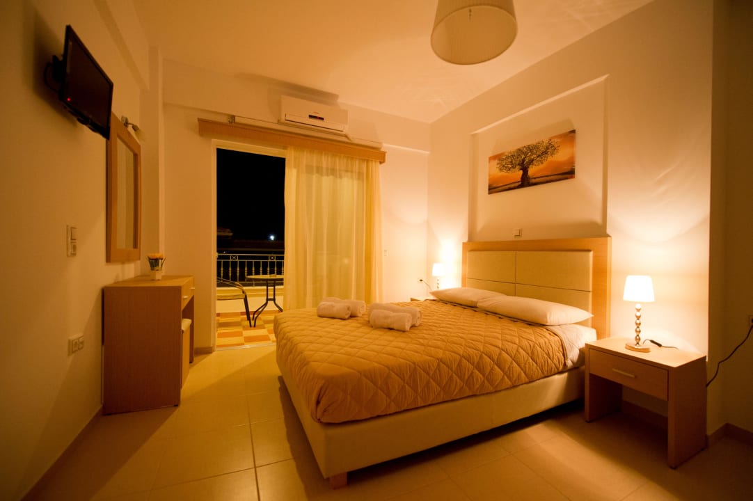 Doppelbett Zimmer Hotel Alexander's House