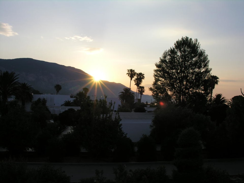 Wschód słońca Hotel Kinetta Beach