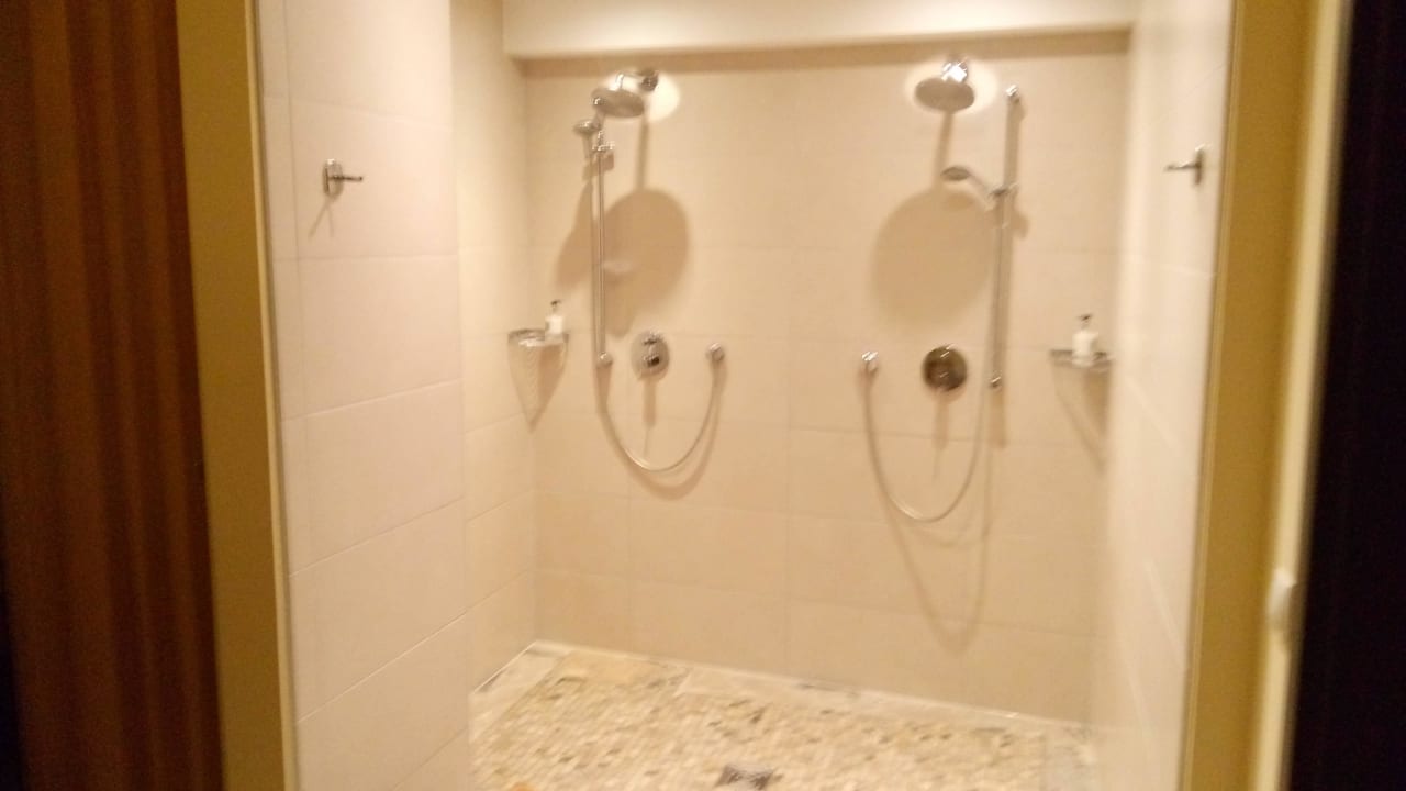 Duschen im Saunabereich Hotel Pfälzer Hof