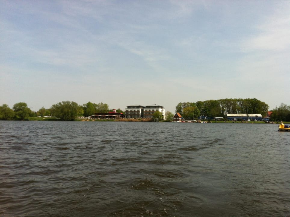 Hotel vom See aus gesehen Hotel Riverside