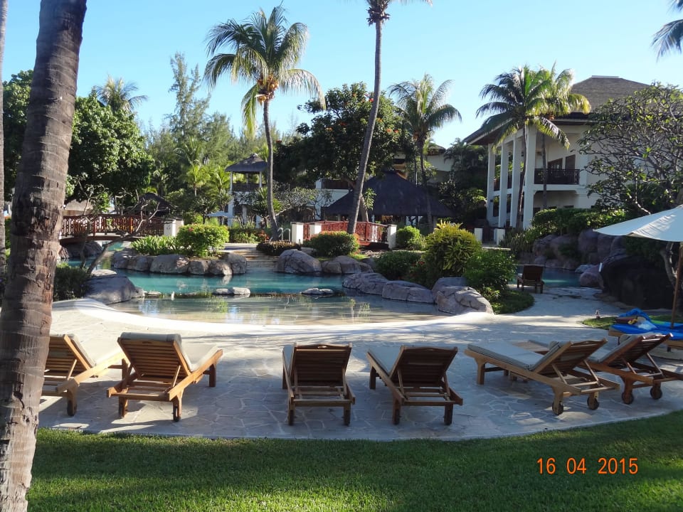 Die Sonne geniesen im Liegestuhl Hilton Mauritius Resort & Spa