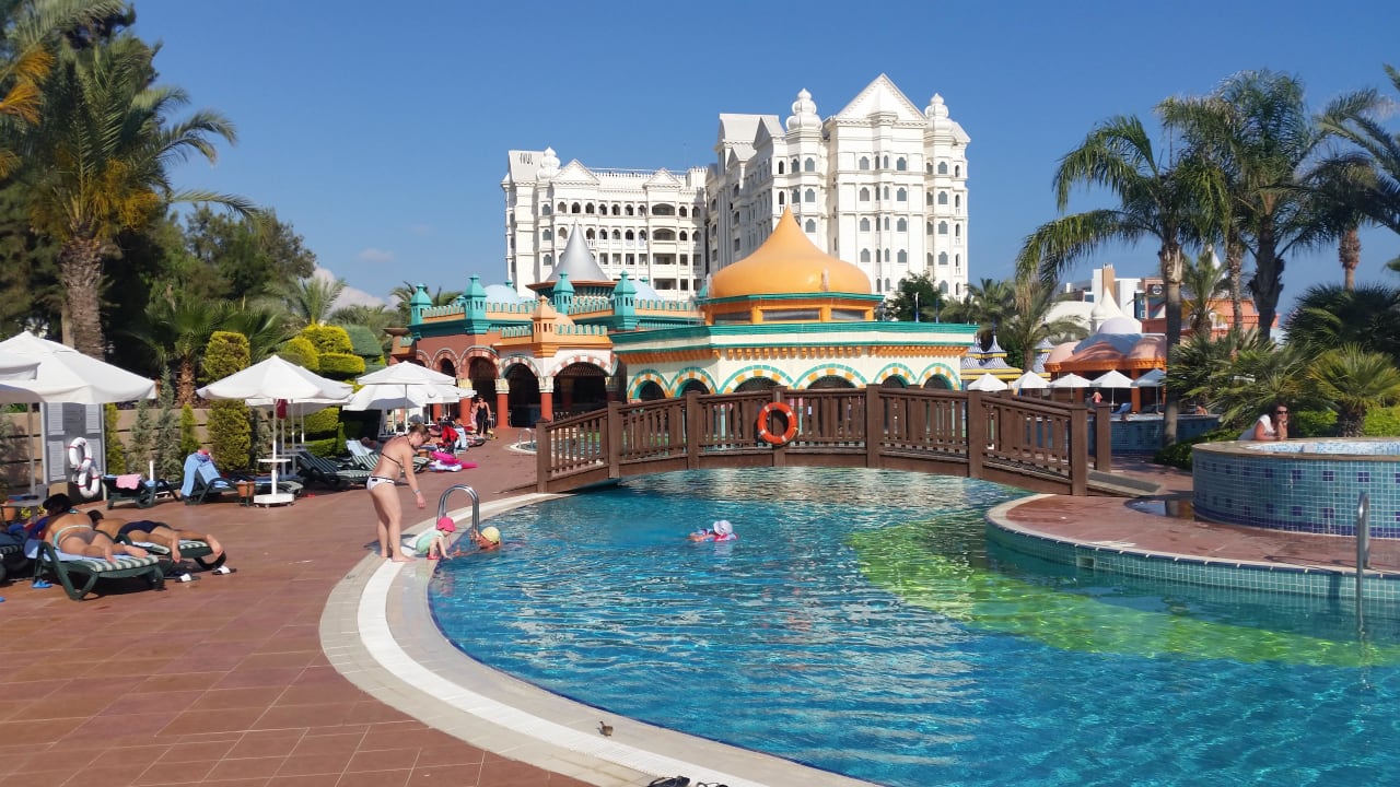 Poolbereich mit Blick auf das Fulya Kamelya Aishen Club