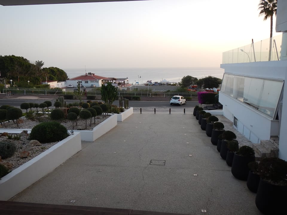 Blick zum Strand Napa Mermaid Hotel & Suites