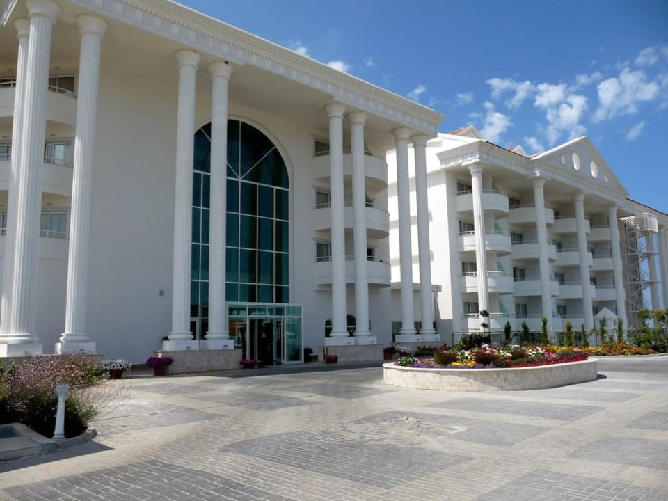 Eingang des Hotels Roma Beach Resort & Spa 16+ Adult Only