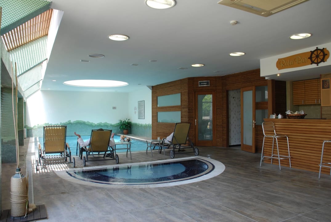 Indoor Pool Hotel Grand Cettia